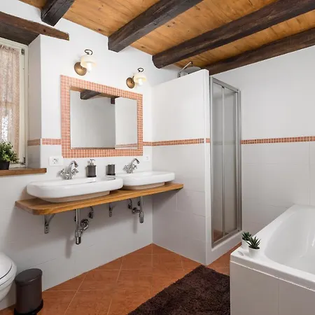 Malena Villa Zuzici